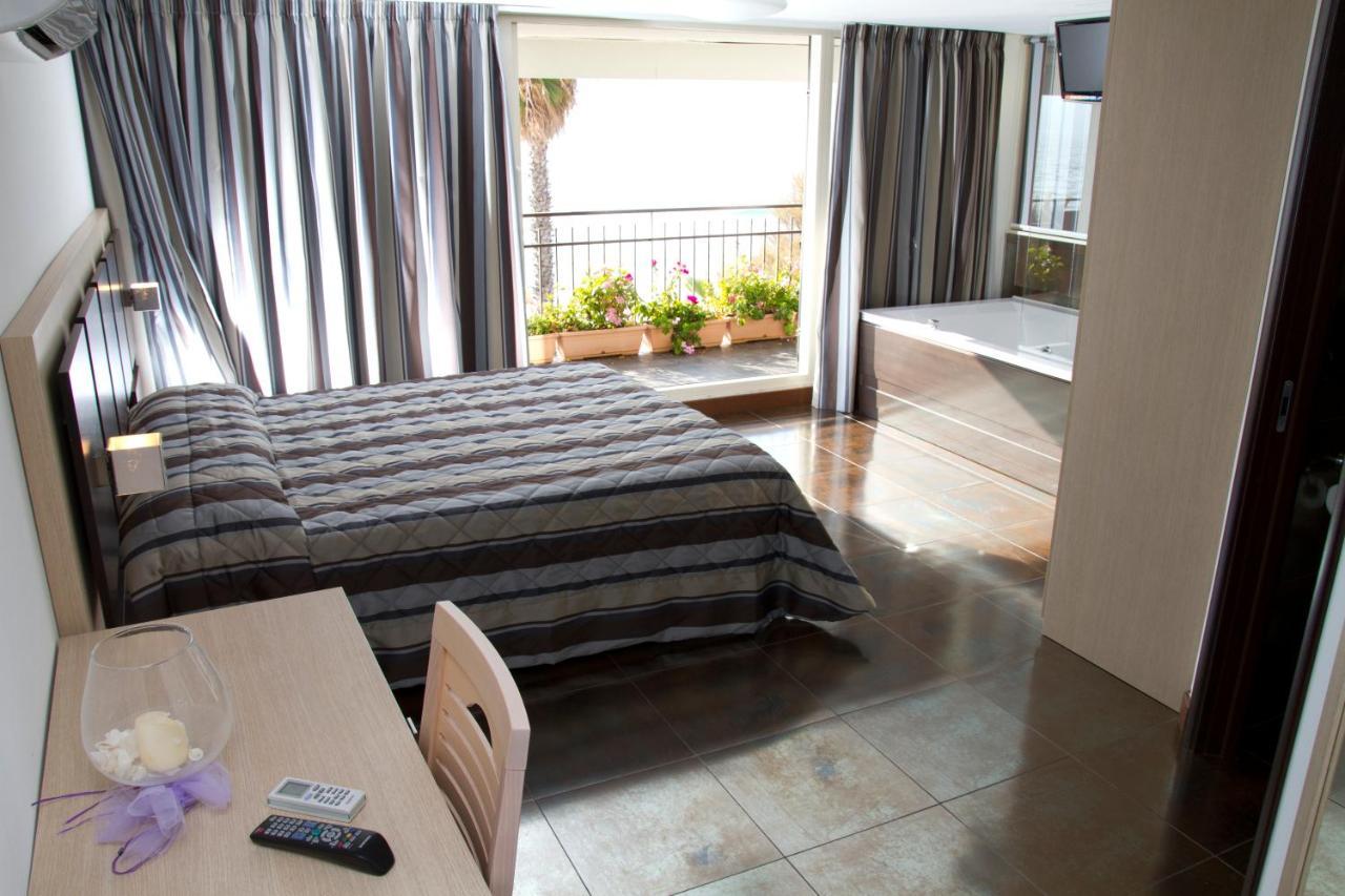 Hotel Ristorante Centosedici Terracina Pokoj fotografie