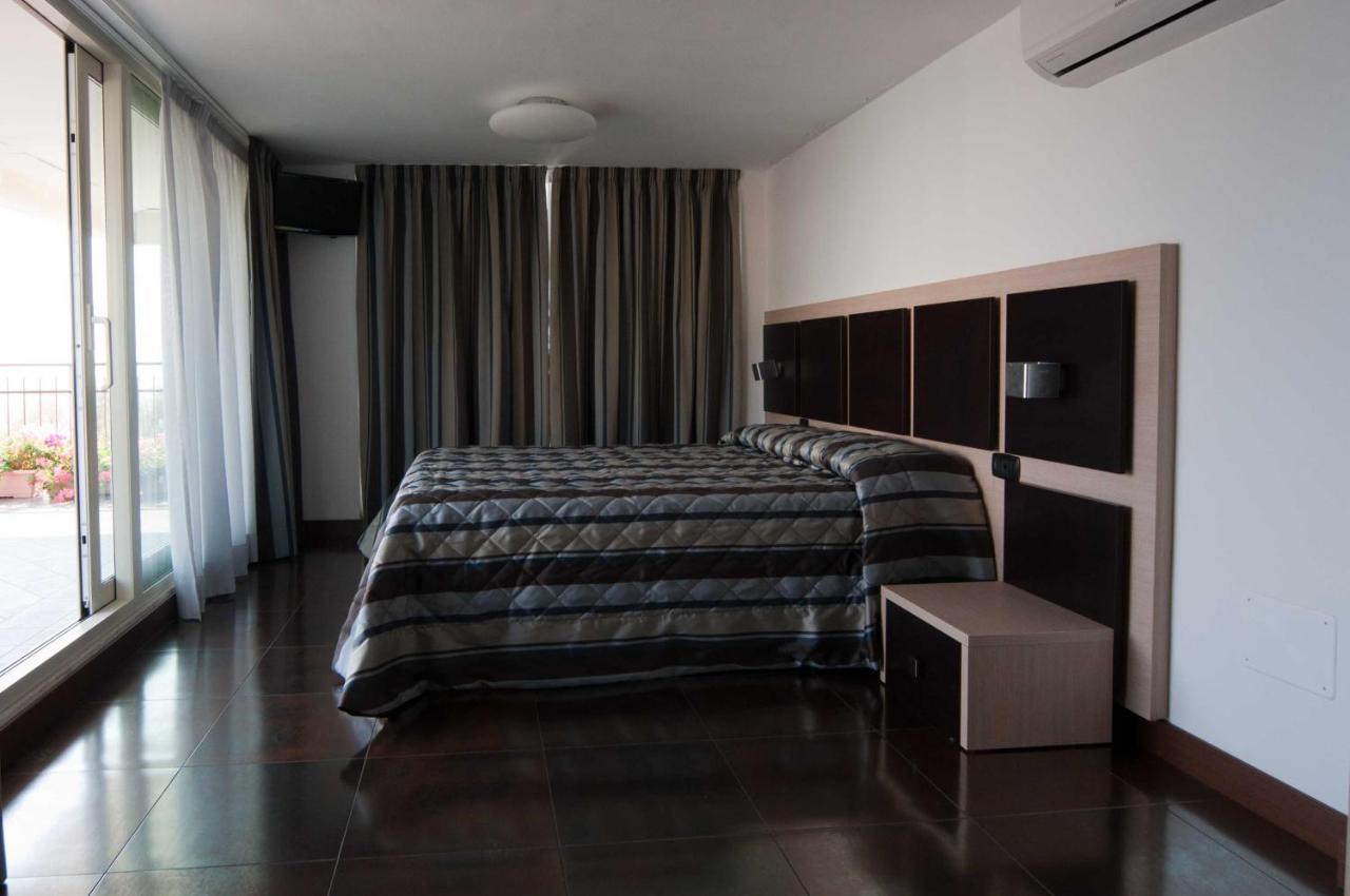 Hotel Ristorante Centosedici Terracina Exteriér fotografie